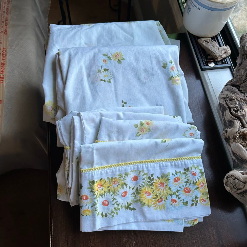 Pequot Morgan Jones double flat fitted sheet  pillowcase set daisy floral design